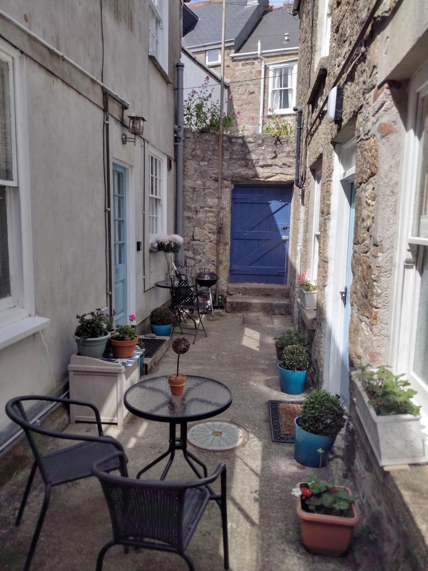 1 Courtyard Mews Daire Hikkaduwa Dış mekan fotoğraf